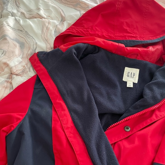UNISEX Vintage GAP jacket, considering it’s age the condition is 8/10. - Picture 4 of 6